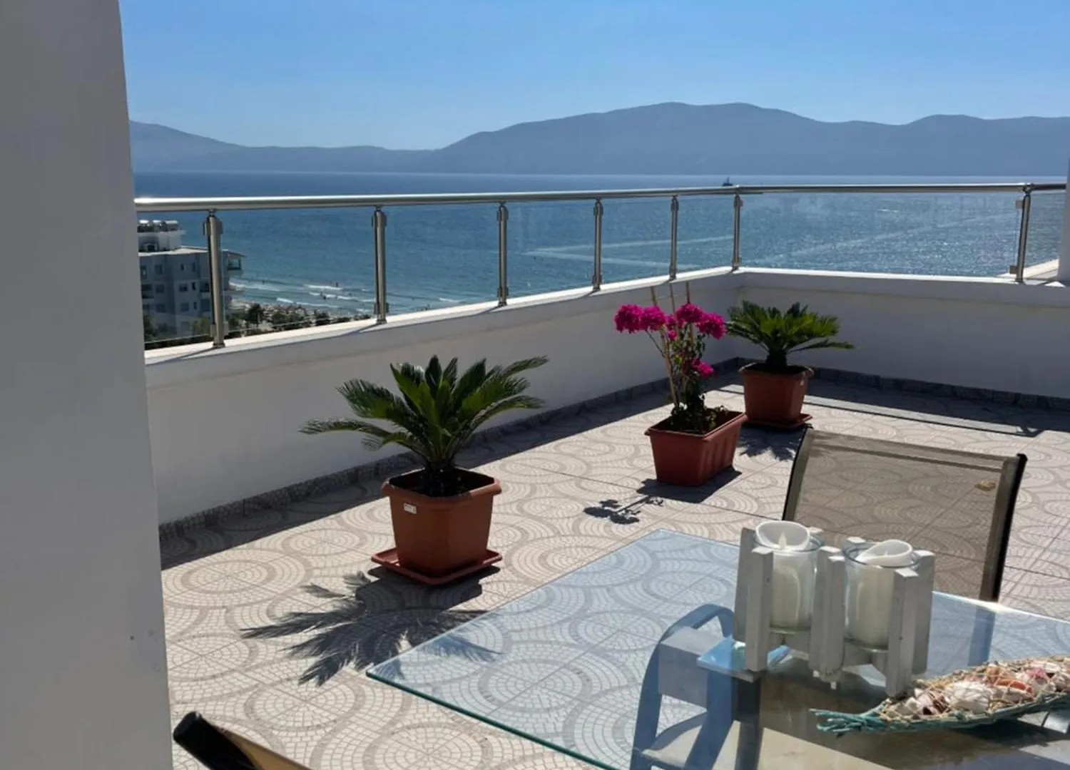 Penthouse فلورا 0*,